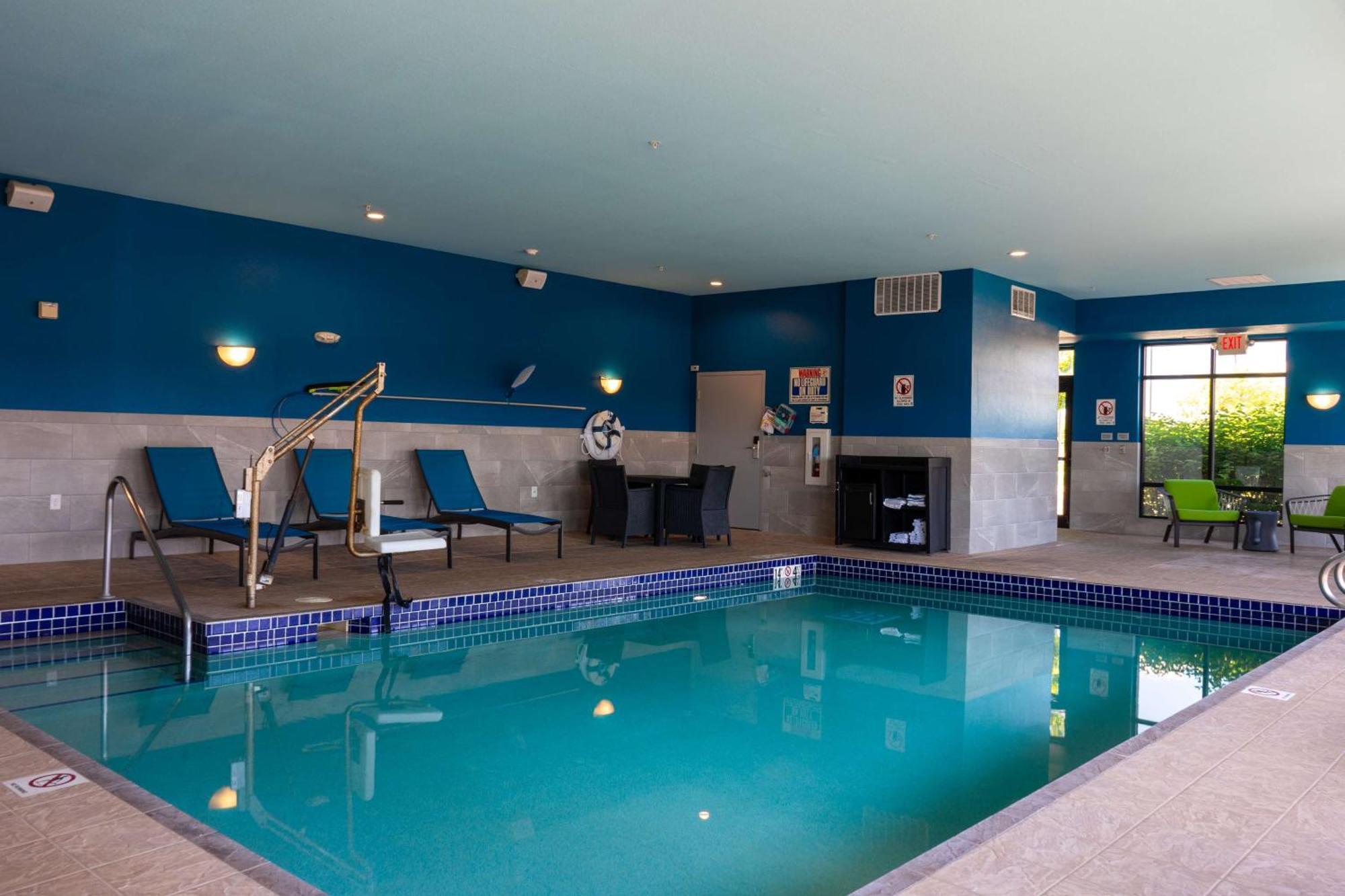 Hampton Inn Elkhorn Lake Geneva Area Exterior photo